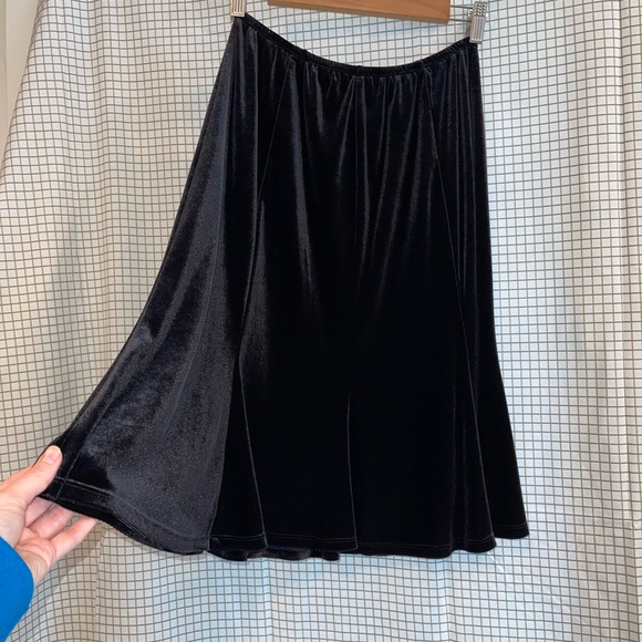 Notations Petite Medium Black Velour Flare Skirt - Picture 4 of 6